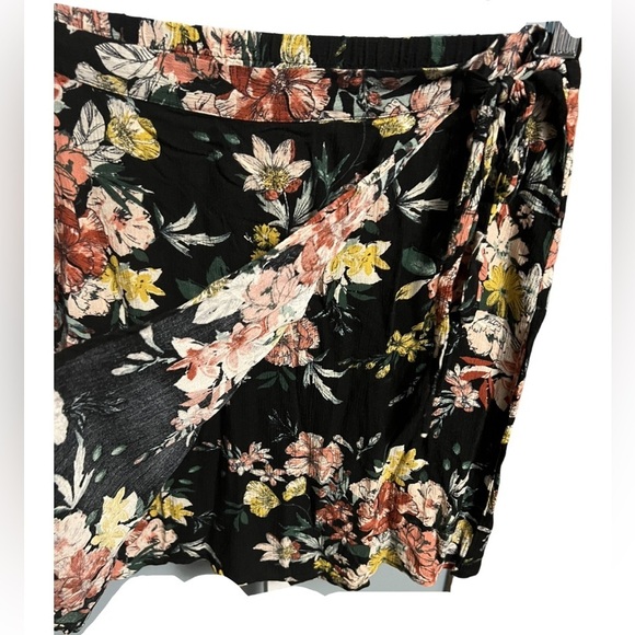 Xhilaration Floral Skirt - Black, Pink, Yellow - Picture 3 of 4